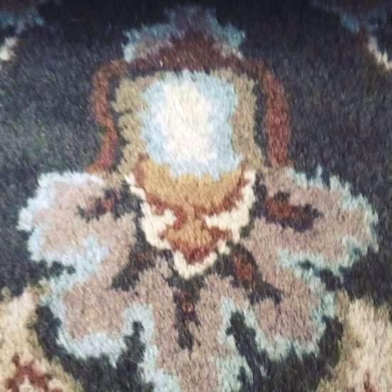 Узор на советском ковре оказался похож на клоуна из фильма «Оно»