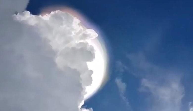 Необычное явление в виде светящегося круга наблюдали в небе над Колумбией