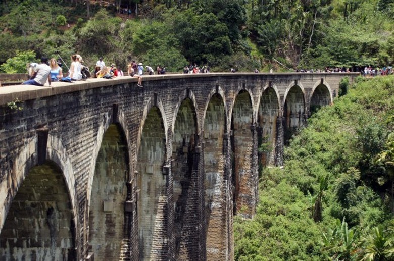 Загадочные артефакты прошлого: арочный мост в Шри-Ланке