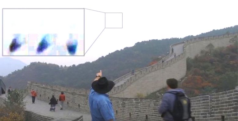 Над Великой китайской стеной сняли на видео загадочную структуру