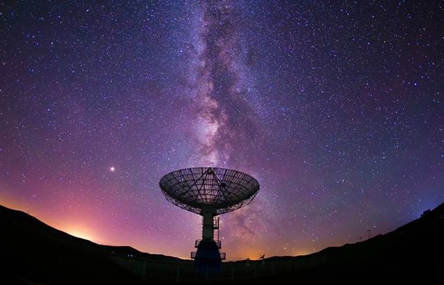 Ученые зафиксировали радиосигналы из галактики, находящейся на расстоянии 9 миллиардов световых лет от Земли