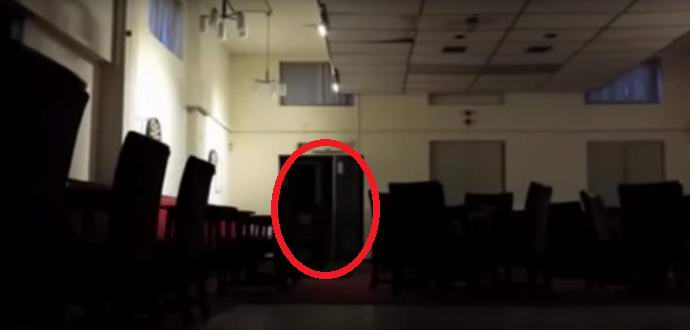 В английском общественном центре проказничает призрак подростка