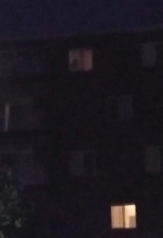 Мужчина сфотографировал в окне призрак недавно умершей подруги