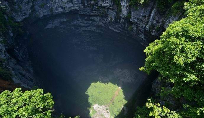 В Китае обнаружили поразительную подземную пещеру