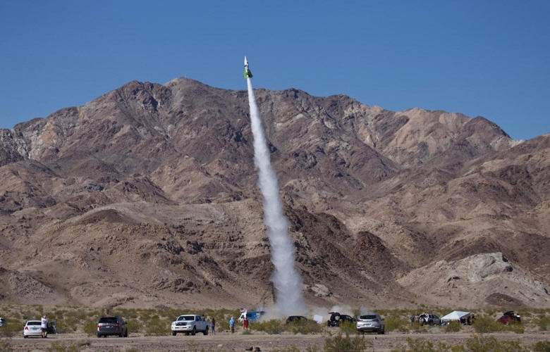 Пенсионер взлетел на самодельной ракете с целью доказать плоскость Земли