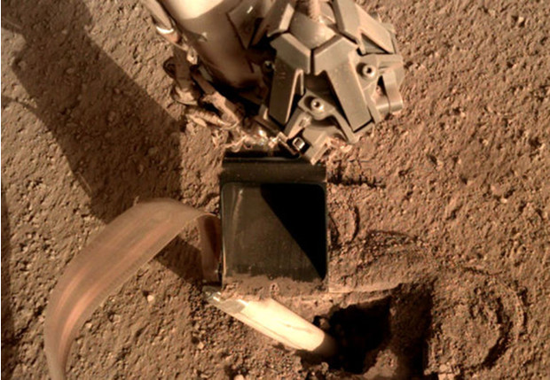 Застрявший на Марсе ровер ударил себя лопатой, чтобы освободиться (ВИДЕО)