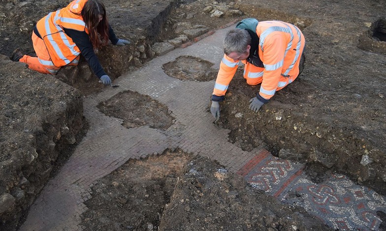 Удивительную римскую мозаику нашли в Англии на месте строительства супермаркета