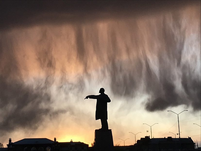 Жителей Саратова поразили жуткие облака над городом