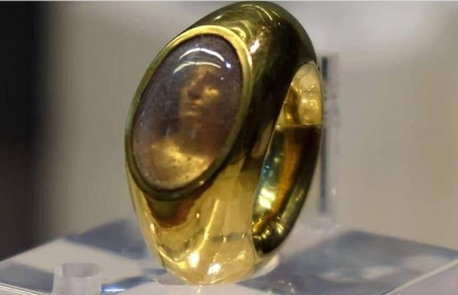 В древнеримской гробнице нашли уникальный перстень с 3D-эффектом