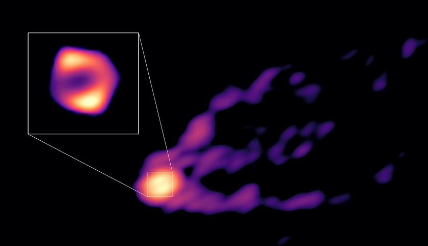 Астрономы запечатлели черную дыру, выбрасывающую материю в космос