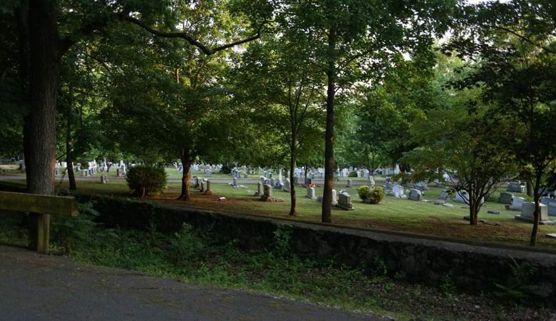 «Игровая площадка мертвых детей», скрытая на крупнейшем алабамском кладбище