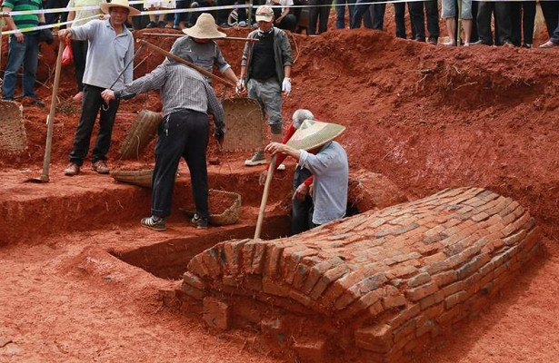 В Китае в древней могиле обнаружен «сказочный мост» в загробный мир