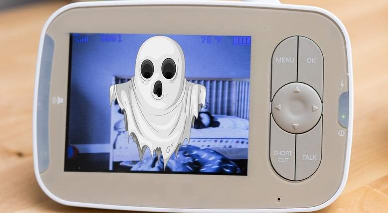 Видеоняня запечатлела призрак возле кроватки ребенка
