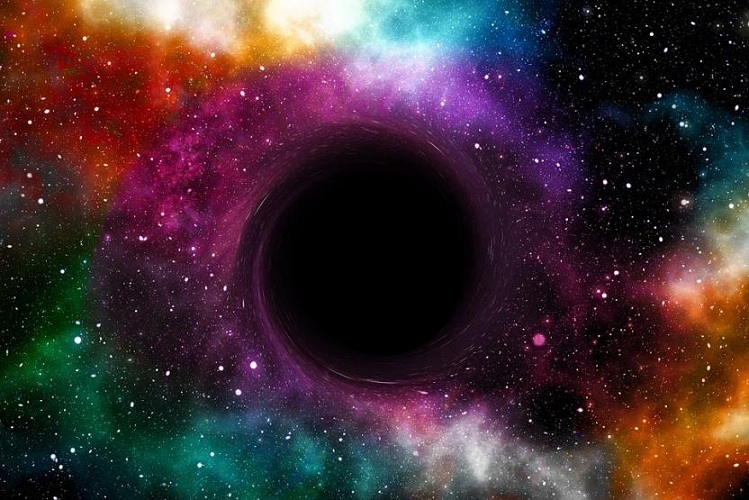 Учёные: чёрные дыры являются голограммами