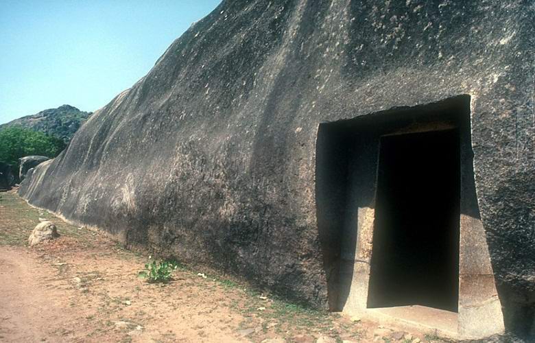 Древние бомбоубежища найдены в Индии