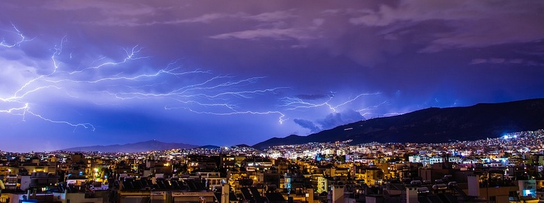 Небесный гул и световые штормы по всему миру: назревает неуправляемая ядерная реакция, способная взорвать Землю