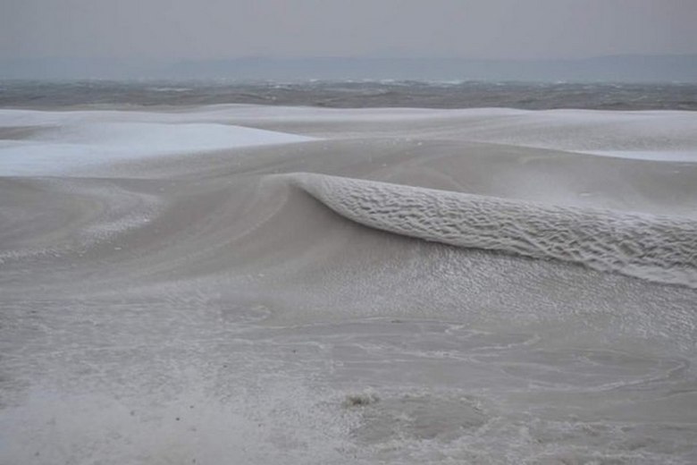 Впереди холодная зима - на острове Нантакет замерзают даже волны
