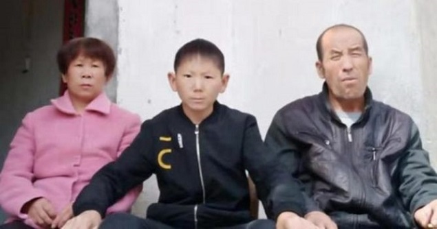 В 34 года китаец выглядит как 6-ти летний: после удара головой мужчина перестал взрослеть