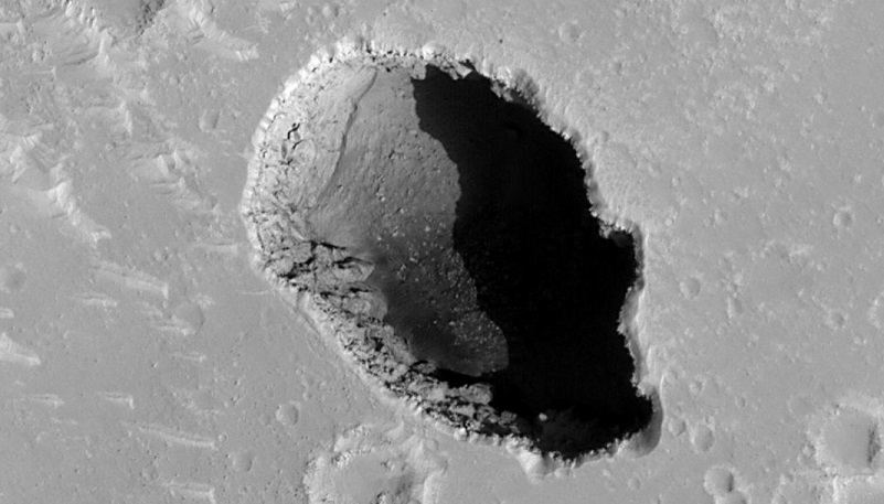 Разрушенную марсианскую лавовую камеру запечатлели из космоса