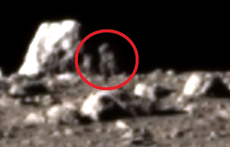 Загадочных гуманоидов нашли на снимках Меркурия и Луны