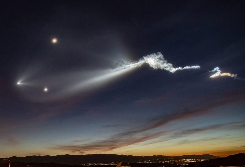 Невероятное инопланетное вторжение над Калифорнией оказалось запуском ракеты Falcon 9 компании SpaceX