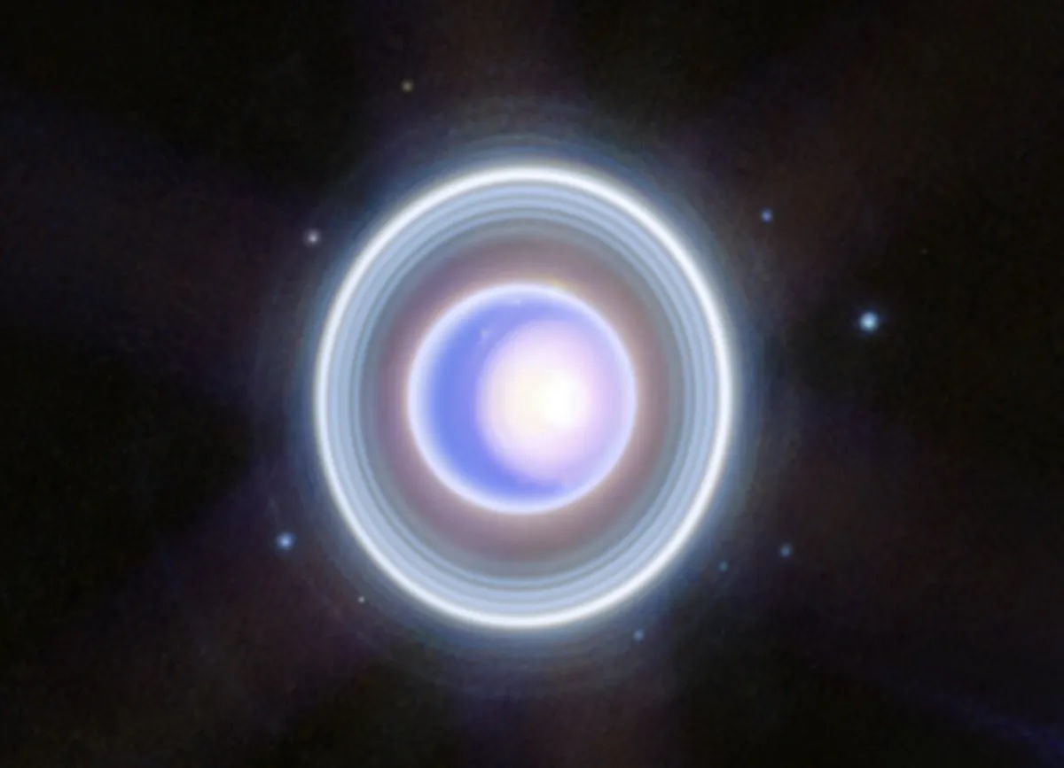 Телескоп JWST запечатлел кольца и спутники Урана