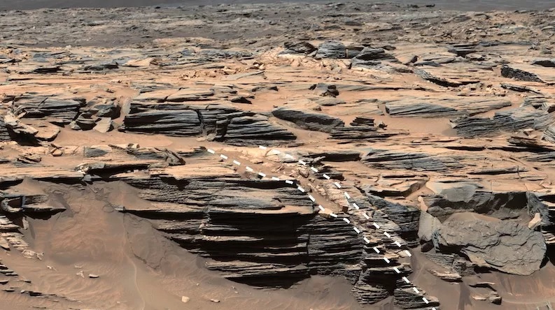 В марсианском кратере обнаружили огромное количество драгоценных камней