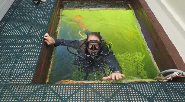 Мужчина в течение 100 дней живет в подводной «изоляции»