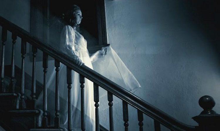 Почему в доме появляются призраки