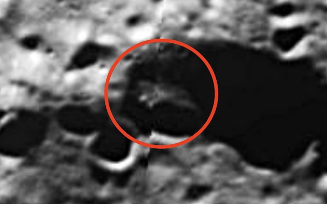 Уфолог заявил о 8-километровом звездолете в лунном кратере