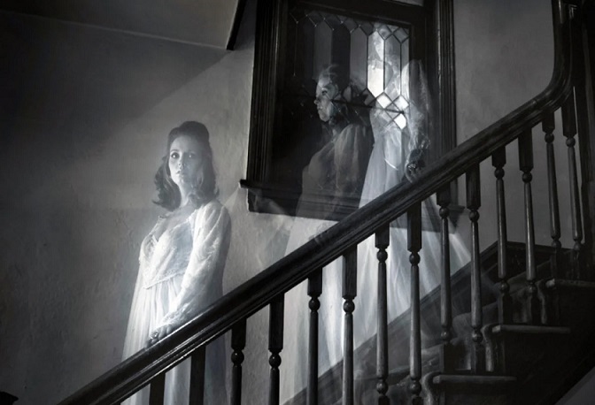 Французская семья вынуждена проживать на балконе из-за поселившегося в доме призрака