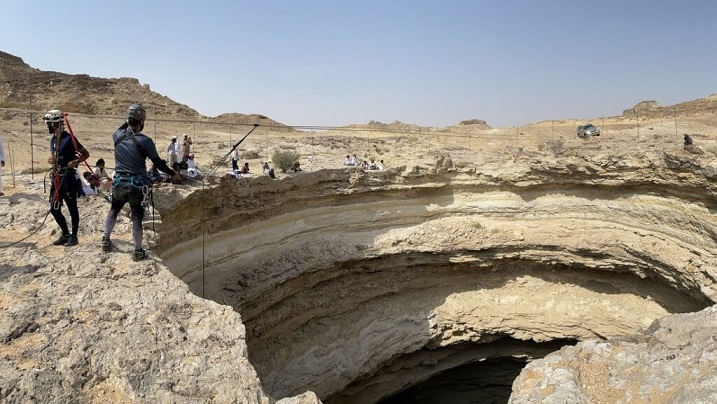 На дно «Адского колодца» в Йемене спустились спелеологи
