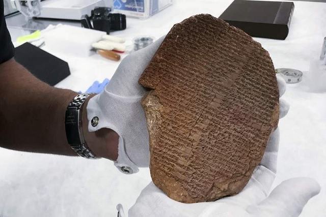 Древний артефакт из библиотеки ассирийского царя вернули в Ирак