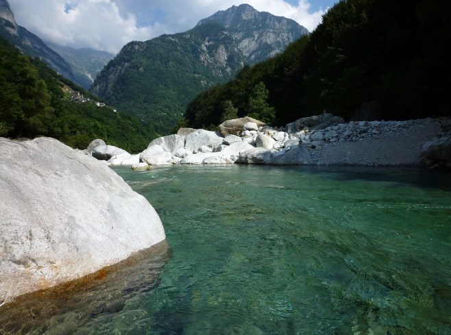 Самая чистая и безжизненная река находится в Швейцарии