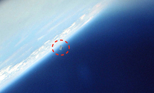 На старом снимке NASA обнаружили треугольный НЛО