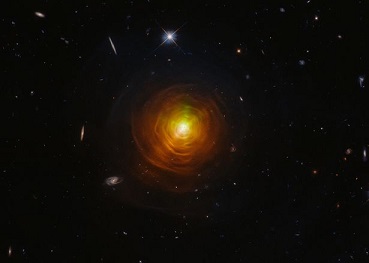 Последние мгновения умирающей звезды запечатлел телескоп Хаббл