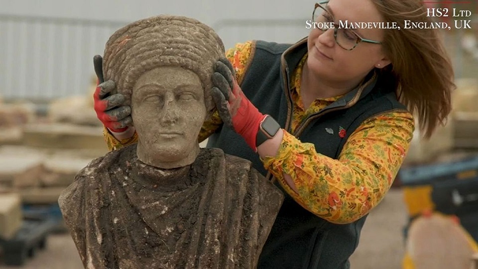 Редкие римские статуи обнаружили археологи в Англии