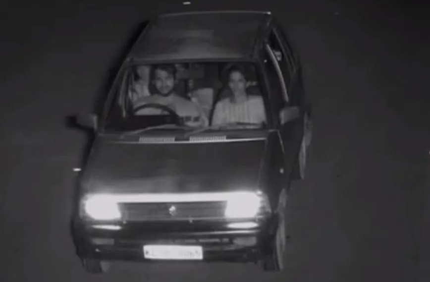 Дорожная камера запечатлела «призрака» за спиной водителя автомобиля
